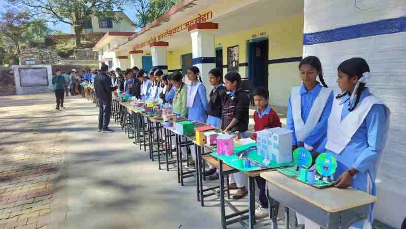 Children of GIC Kamleshwar took a scientific flight, after seeing the models in the science festival, people said - 'This is the new India'