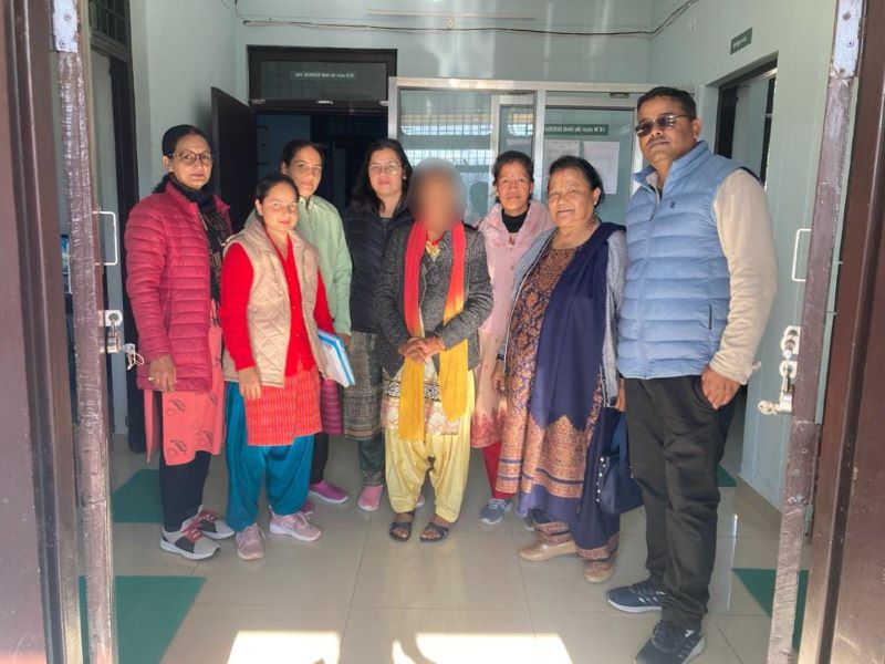 Called his wife to take him along and left her, the police took the girl to her home