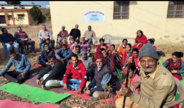 Almora: State agitators staged a protest