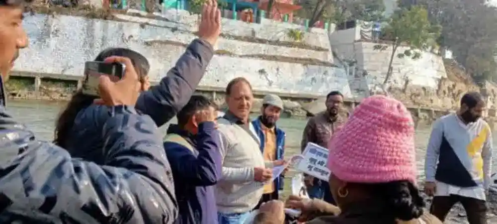 उपपा ने कृषि भूमि के कानूनों को जला सरयू बगड़ में बहाया 1 UPPA burnt agricultural land laws into Saryu river