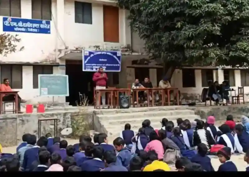 पीएमश्री जीआईसी धनियाकोट में विधिक साक्षरता और सड़क सुरक्षा पर आयोजित हुई गोष्ठी 1 Screenshot 2024 0204 132509