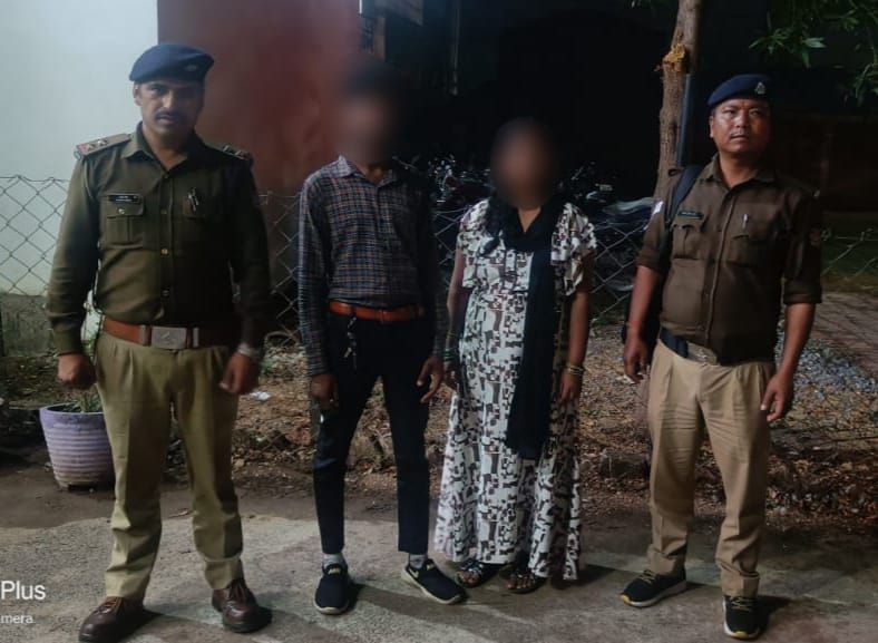 Women first made acquaintance, then cheated 79 thousand rupees in the name of help