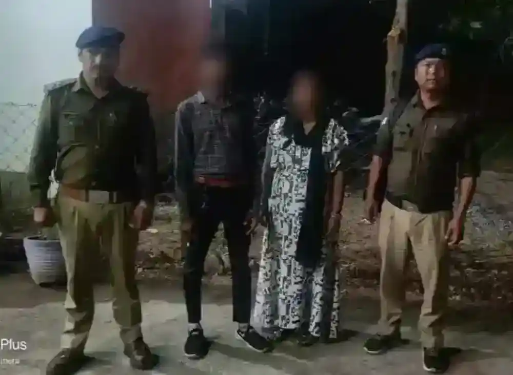 Women first made acquaintance, then cheated 79 thousand rupees in the name of help