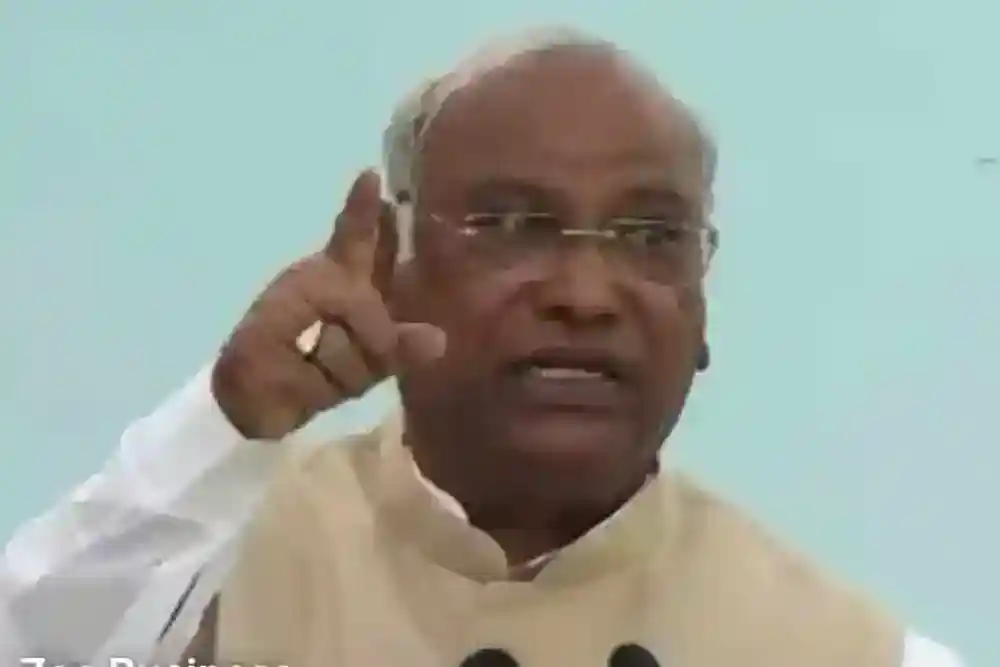 सैनिक स्कूलों के निजीकरण संबंधी कदम को वापस लेने की मांग को लेकर कांग्रेस अध्यक्ष ने राष्ट्रपति को भेजा पत्र 8 IMG 20240412 073420.webp?v=17