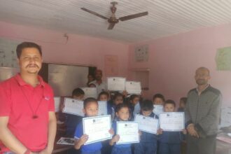 Scale NGO distributed certificates to the children of Gyan Vigyan Children Academy