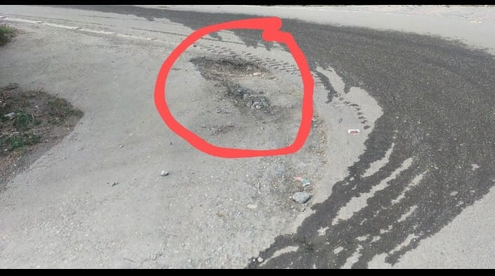 almora-a-pothole-in-a-sharp-turn-on-a-busy-road-in-ntd