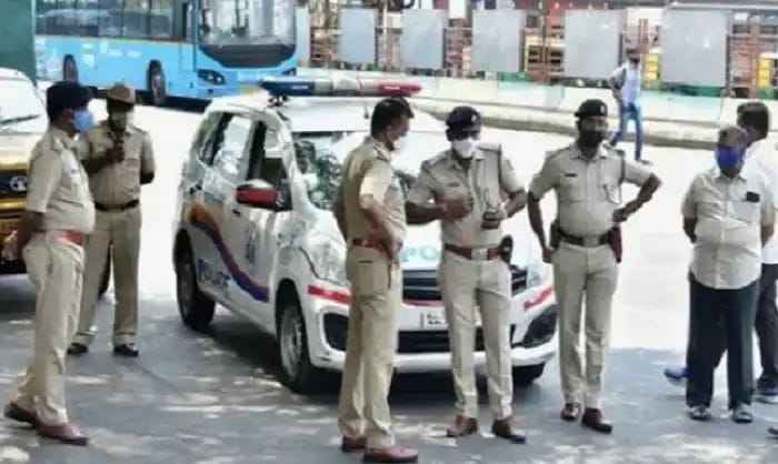 A major accident happened in Karnataka, 13 pilgrims including two children died