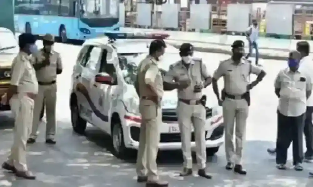 कर्नाटक में हुआ बड़ा हादसा, दो बच्चों समेत 13 तीर्थयात्रियों की हुई मौत 2 A major accident happened in Karnataka, 13 pilgrims including two children died