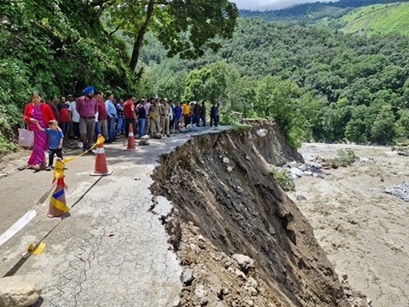21 internal roads closed due to rain in Pithoragarh, MLA Dhami listened to the problems of the affected people with the officials.