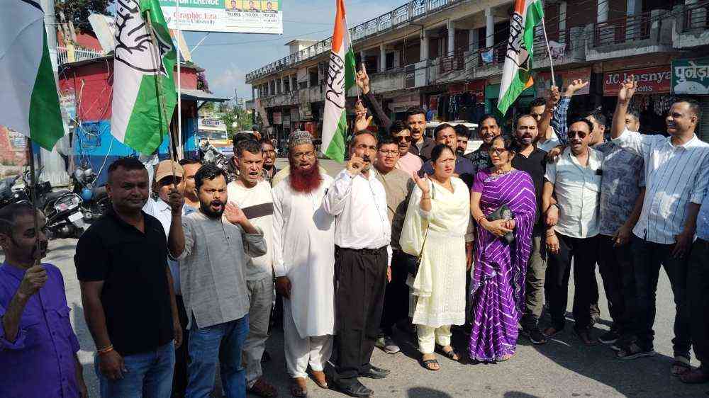 Congress workers elated in Pithoragarh after victory in Badrinath and Rudraprayag by-election