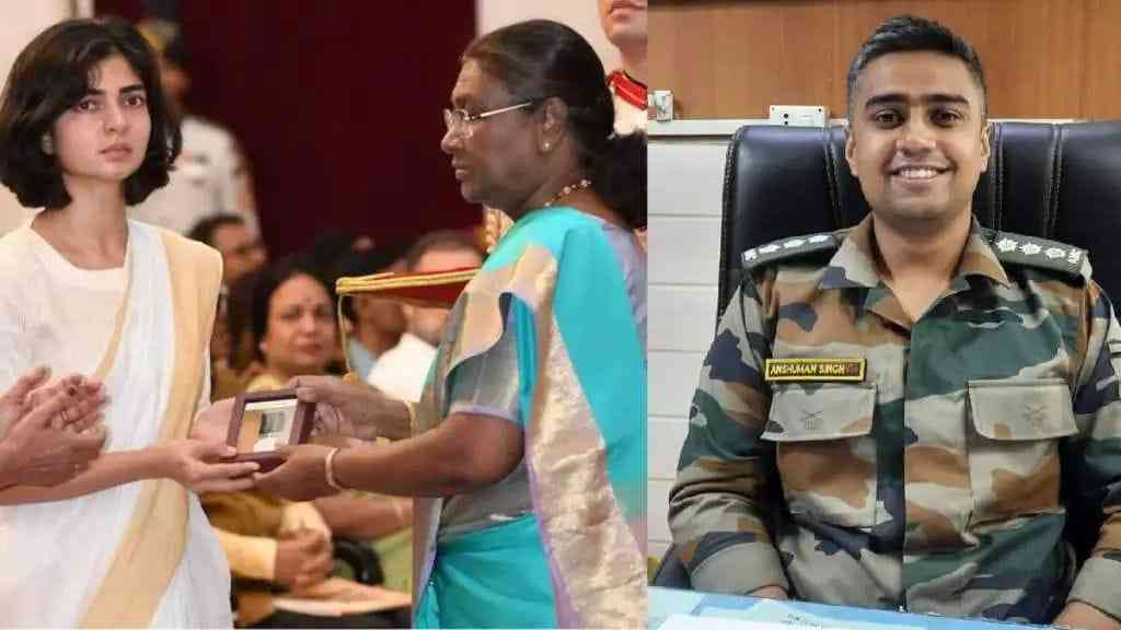 Captain Anshuman's wife accepted the honor with moist eyes, everyone became emotional