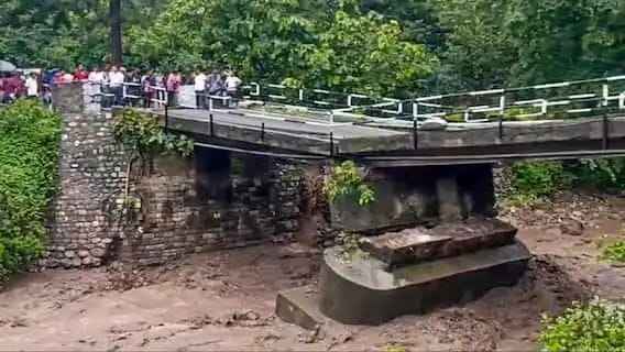 Bridge collapsed in Almora Ranikhet, traffic was diverted, know what instructions CM Dhami gave