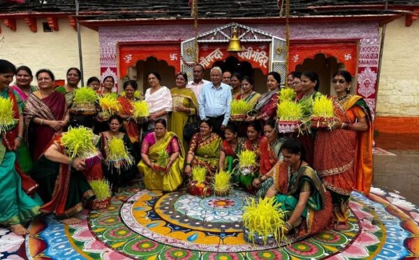 Almora:: नंदा देवी मंदिर में आयोजित हुआ हरेला महोत्सव, रंगारंग कार्यक्रमों की धूम 1 Screenshot 2024 0717 181600