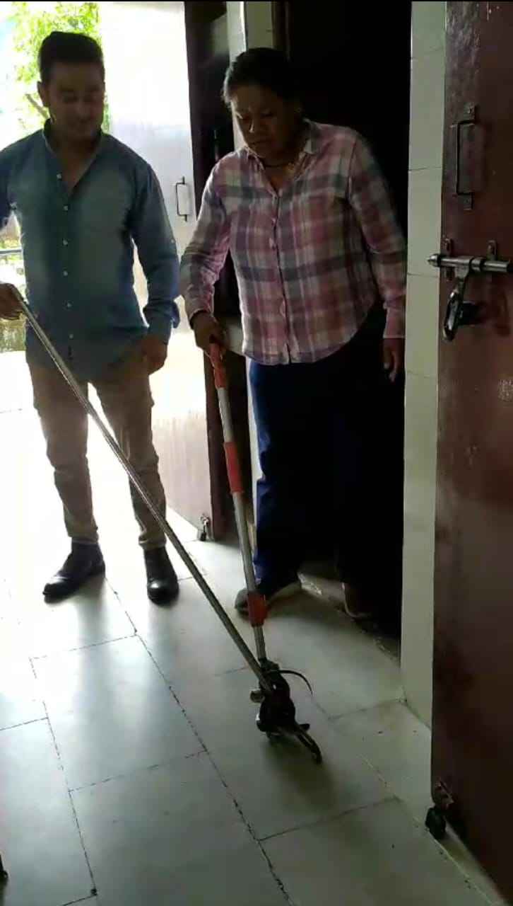 Snake found near Jakhandevi Seva Nidhi of Almora, rescued and released in the forest