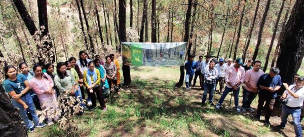 Almora-जीबी पंत पर्यावरण संस्थान के परिसर सूर्य कुंज में विकसित होगी पारिजात सेंचुरी, पौध रोपण के साथ हुई शुरुआत 2 gb pant insititute plantation