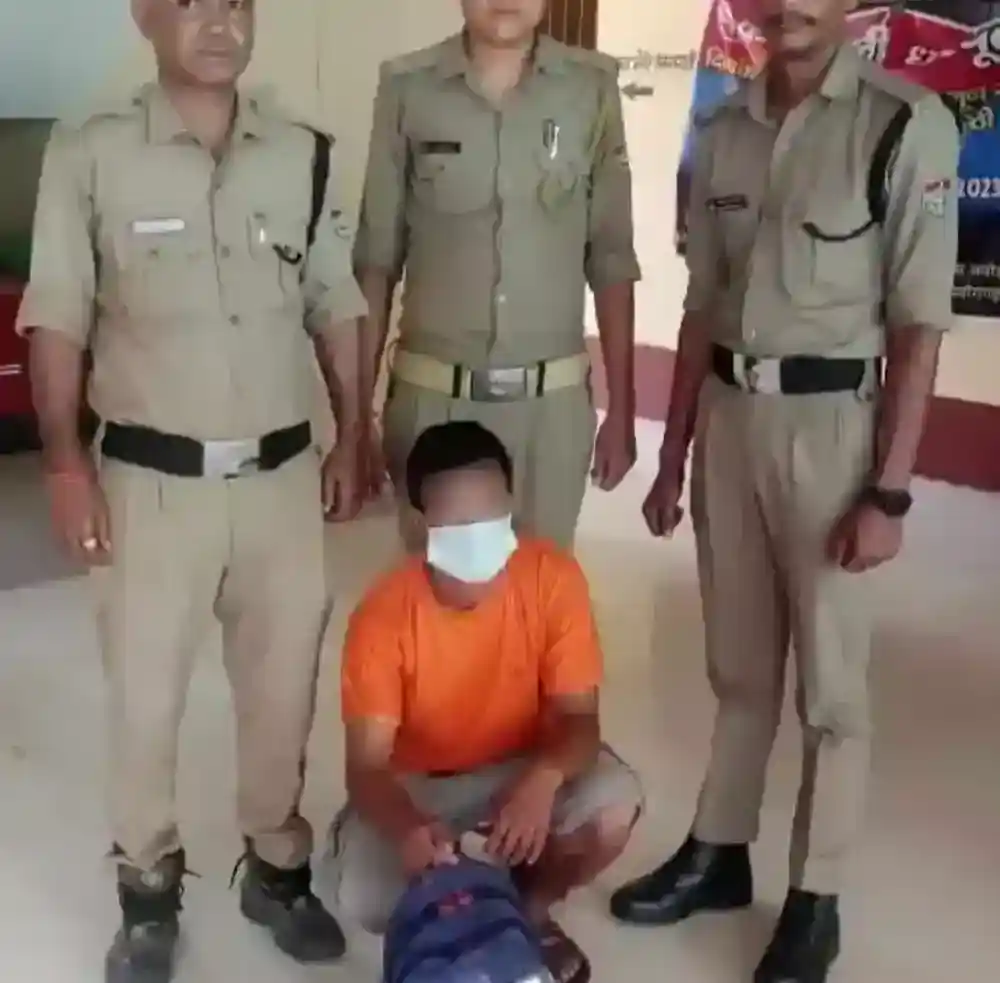 कीड़ा जड़ी के साथ पुलिस ने एक को पकड़ा 8 one-person-arrested-with-yarsagumba