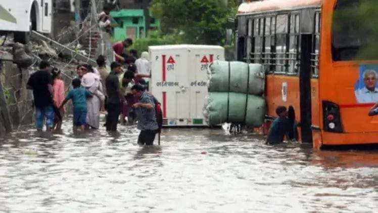 128 roads closed in Himachal Pradesh, landslide in Uttarakhand, rain alert issued in states