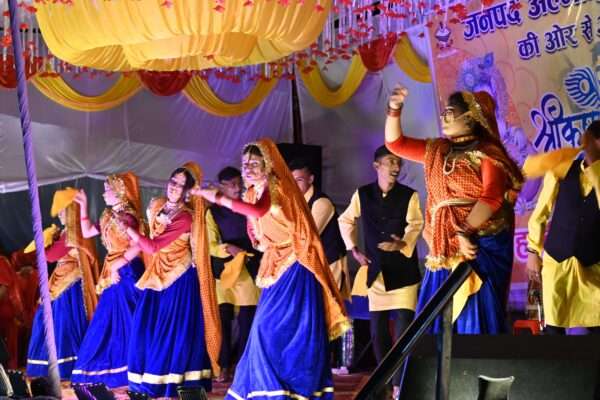 पुलिस लाइन अल्मोड़ा में हर्षोल्लास के साथ मनाई जन्माष्टमी, मयूर नृत्य व फूलों की होली रही आर्कषण का केन्द्र 2 Janmashtami celebrated with enthusiasm in Police Line Almora