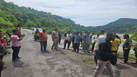 Road accidents are not stopping, now an unknown truck hit the bike riders, one died on the spot