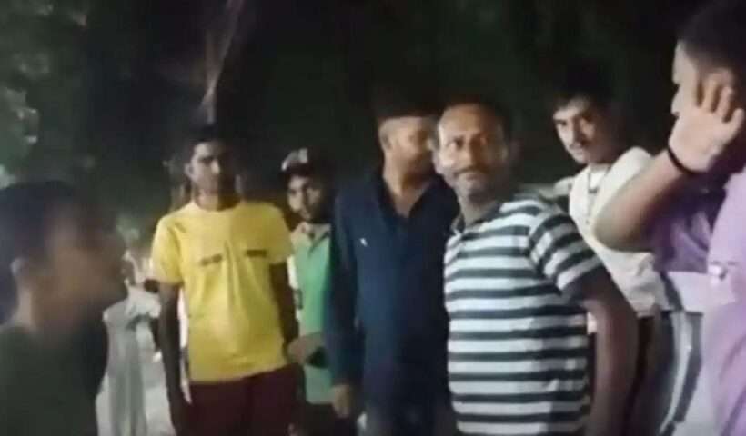 Courage: Two young men molested the girls walking on the road in Haldwani, Judo Karate sisters chased them away with kicks and punches