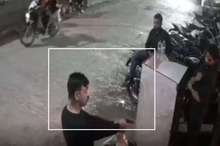 Bullets were fired openly in Delhi, bouncers were forced to kneel, you will also be shocked after watching the horrifying video