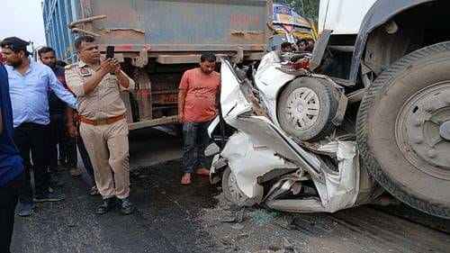 A horrific accident happened in Kanpur, UP, five people including four children died, everyone was shocked to see the scene