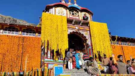 Diwali will be celebrated on this day in Badrinath Dham, the temple is decorated with 8 quintals of flowers