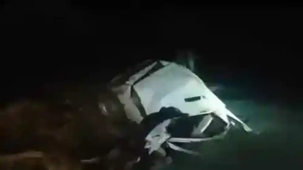 हादसे पर हादसे : कार गिरी खाई में, एक की मौत 7 Accident after accident: Car falls into a ditch, one dead