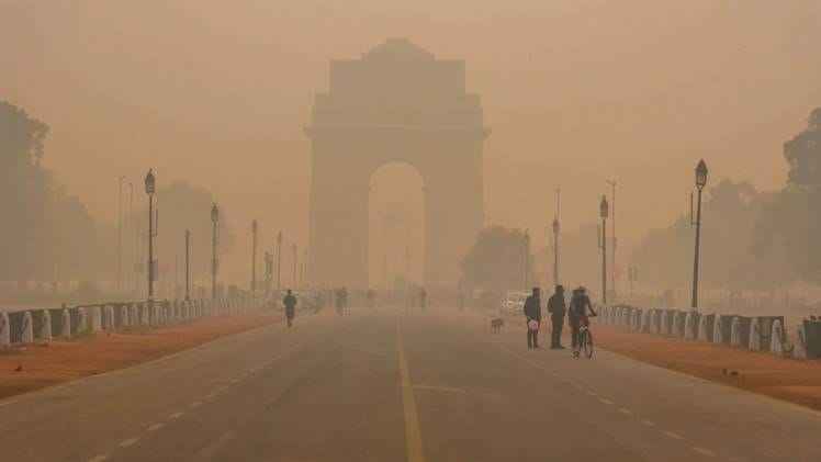 Delhi's air became more poisonous, AQI broke all records on Diwali night