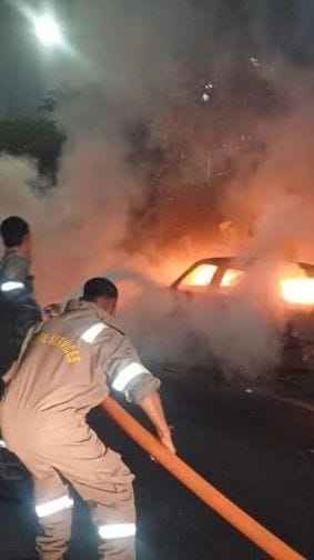 A moving car caught fire, the driver barely survived