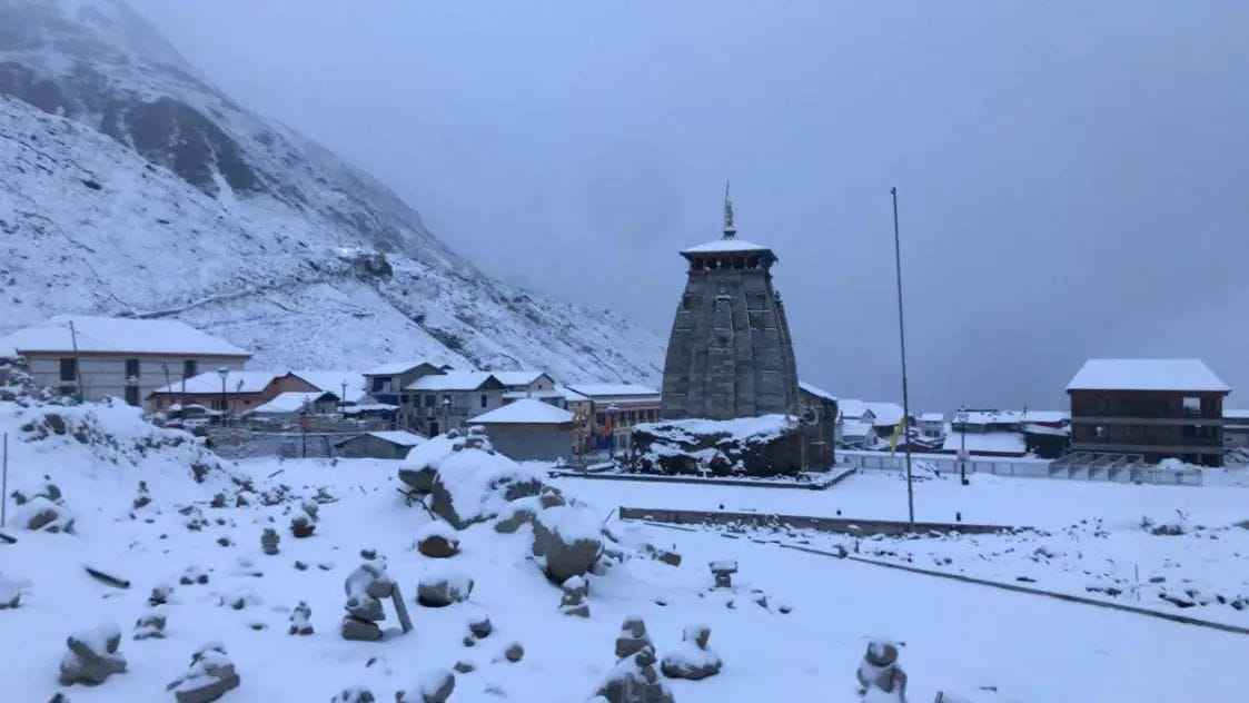 The first snowfall of the season happened in Uttarakhand from Dhanolti to Mussoorie, severe cold started