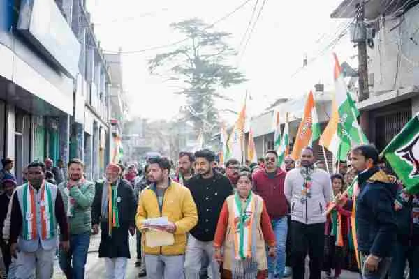 कांग्रेस का रोड शो,रैली के दूसरे दिन भी कांग्रेस ने दिखाया दम 2 congress road show congress showed its strength even on the second day of the rally 2