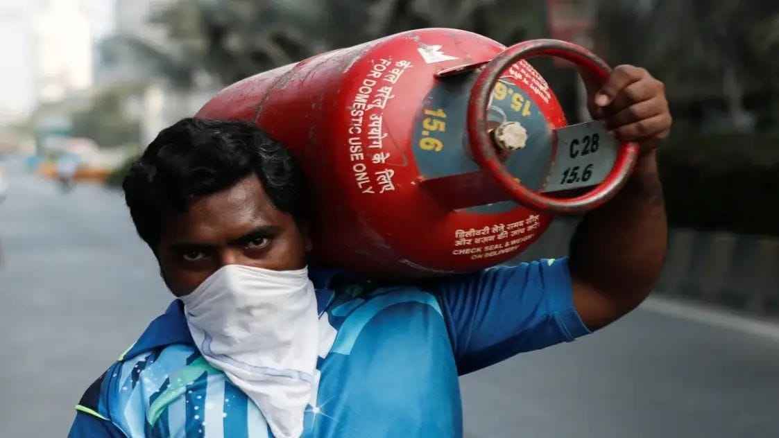 Relief in commercial LPG cylinder prices from February 1, domestic cylinder prices remain stable
