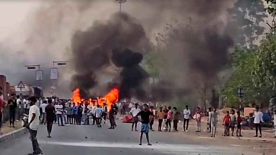 67fc7bd971455 murshidabad violence 140659821 16x9 1