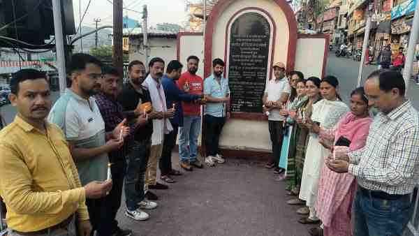 Councilors of Almora Municipal Corporation lit candles in memory of those killed in Pahalgam attack, demanded strict action against terrorists