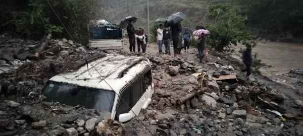 Uttarakhand Breaking - Sky disaster wreaked havoc in Tharali, vehicles buried under debris from rain drain.