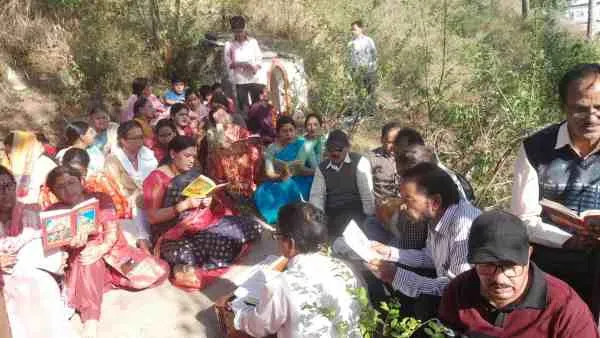 atmosphere-became-devotional-due-to-kirtan-and-sunderkand-in-maa-jagdamba-temple-almora