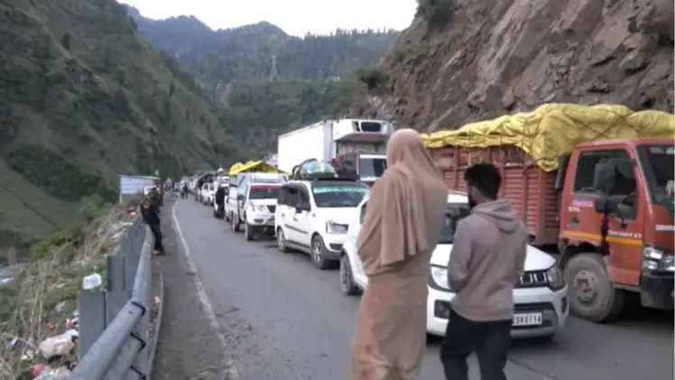 n6613956941745404465820e51e80e95d5f2126dd6d93898cae55deaf8147436bc305ba1fb34c575b8a19cd