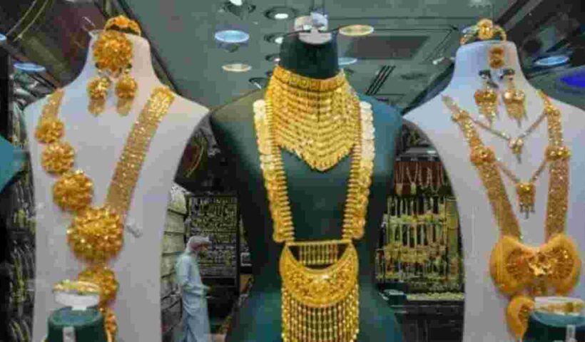 as-tension-on-the-border-increased-gold-and-silver-became-cheaper-rupee-weakened-against-the-dollar