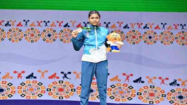 A big story emerged from father's small shop, Koyal Bar created golden history at the age of 17