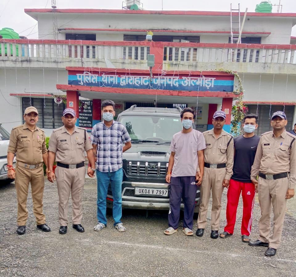 Breaking- 3 accused of firing in Dwarahat block chief elections are in the custody of police