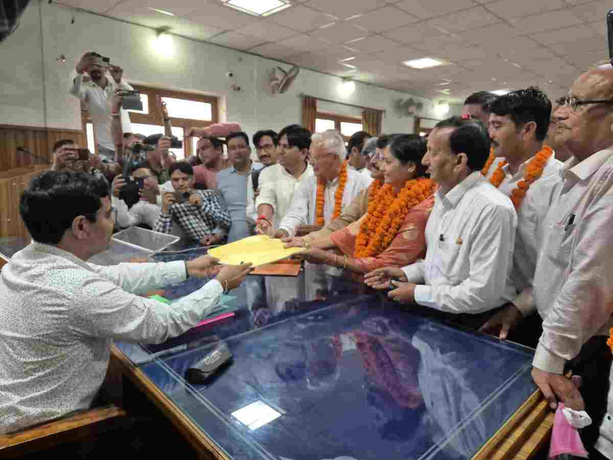 jila panchayat chunav- Congress candidate Sunita Kunjwal filed nomination in Almora.