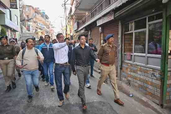 Strictness on road safety: District Magistrate and SSP inspected the traffic system in Almora.