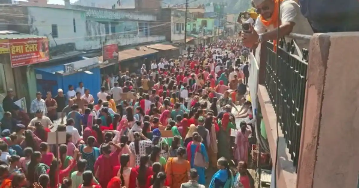 Public anger erupted, crowd gathered in Chaukhutiya in the name of Operation Health