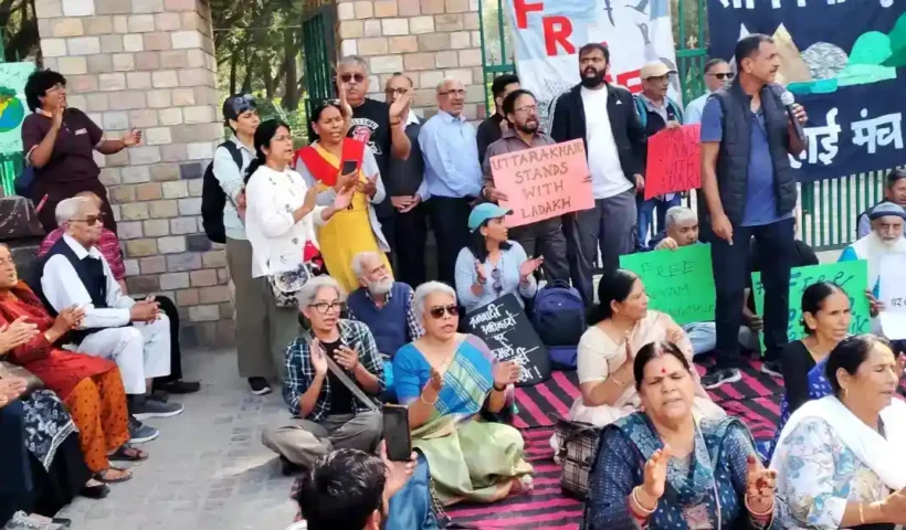 sonam-wangchuk-in-jail-for-30-days:-people-took-to-the-streets-in-dehradun-demand-for-her-release-intensified