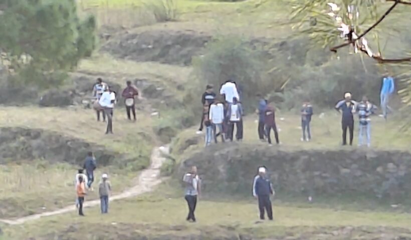 hundreds-of-years-old-tradition-was-followed-in-patiya-village-of-almora-bagwal-was-played-in-traditional-way