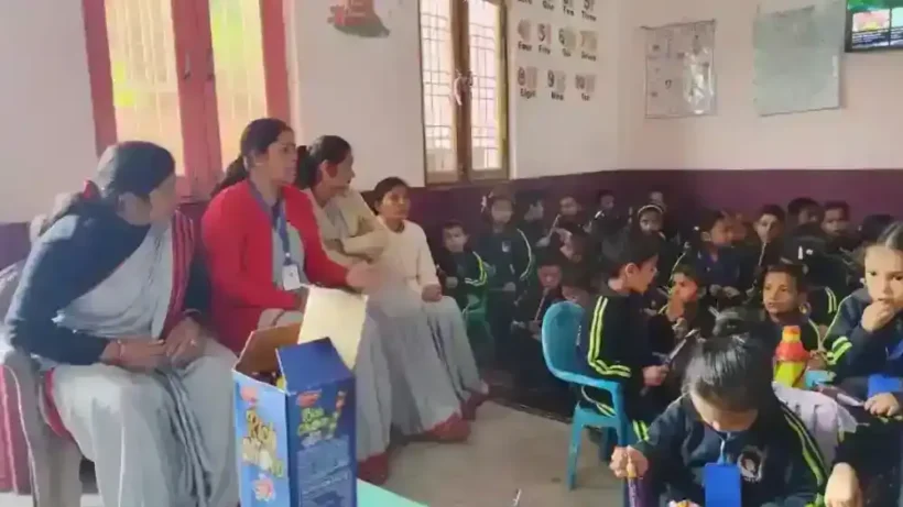 अल्मोड़ा के ब्लूमिंग बड्स स्कूल को मिला 'स्मार्ट टीवी' का तोहफा, जानें क्या है खास 23 blooming buds school