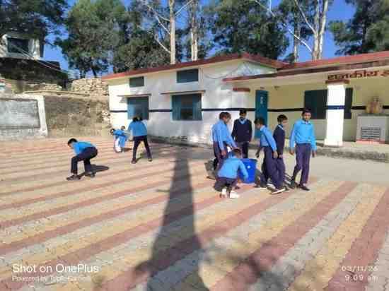 Uttarakhand State Foundation Silver Jubilee Week: Students of this college in Almora picked up brooms before the exams.