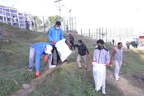 Uttarakhand Silver Jubilee Week: A massive cleanliness campaign was conducted throughout the district under the leadership of Almora DM Anshul Singh.