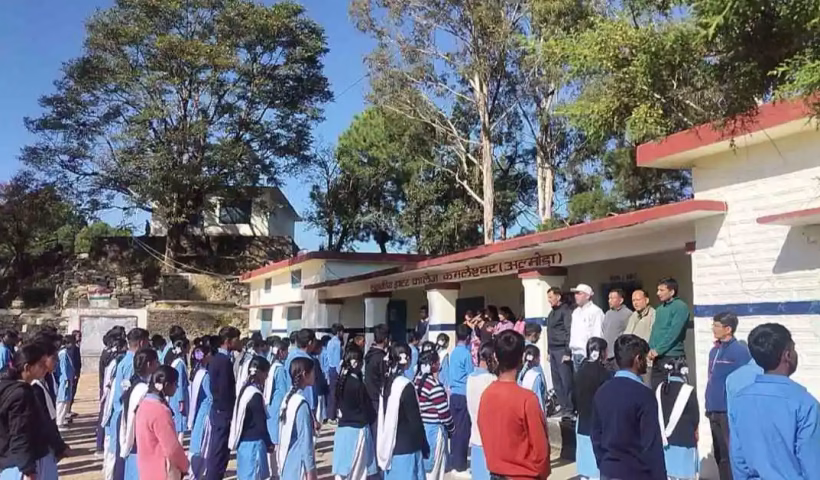 completed-150-years-vande-mataram-echoed-in-government-inter-college-kamleshwar-atmosphere-filled-with-patriotism